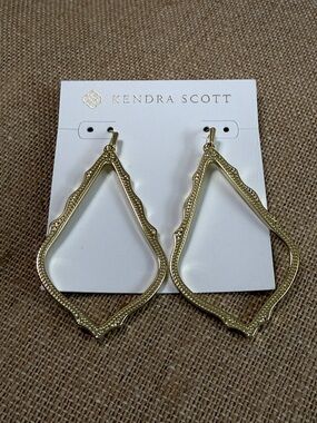 Kendra Scott Gold Scalloped Open Geometric Drop Earrings